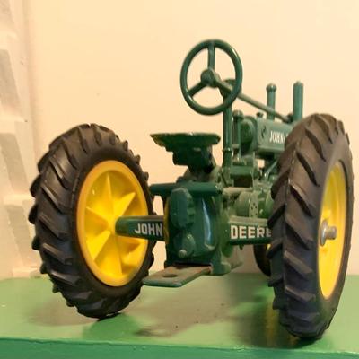 LOT:63: John Deere Die Cast Tractors & Wagons