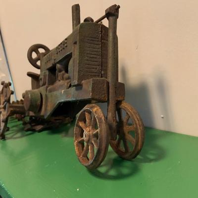 LOT:64G : Vintage Cast Iron John Deere Toy Tractor