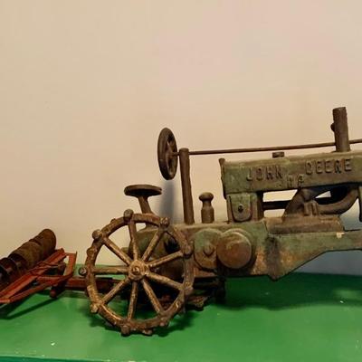 LOT:64G : Vintage Cast Iron John Deere Toy Tractor