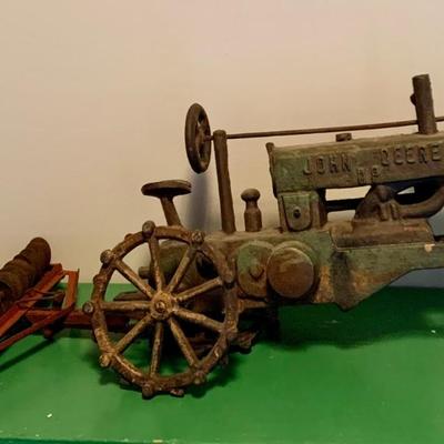 LOT:64G : Vintage Cast Iron John Deere Toy Tractor