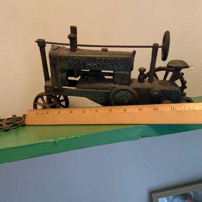 LOT:64G : Vintage Cast Iron John Deere Toy Tractor