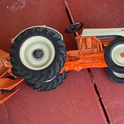 LOT:66G: Die-cast Toy Tractors & Wagon