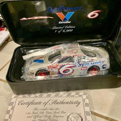 LOT:67G: Racing Champion Limited Edition 1:24 NASCAR Die Cast Racing Cars