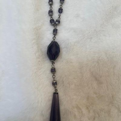 Vtg dark amethyst crystal necklace. 19â€ including pendant.