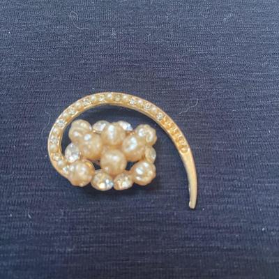 Vtg Pearl and rhinestone crescent brooch. 2â€. Missing 5 small stones