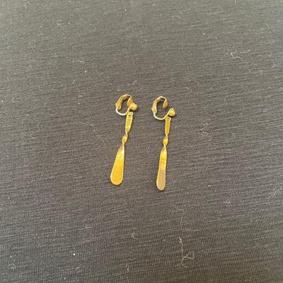 Vtg Clip on twisted dangle earrings  1.5â€
