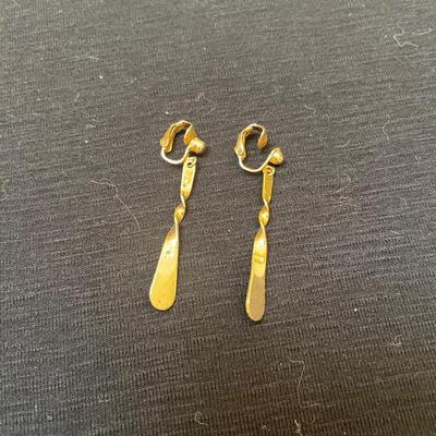 Vtg Clip on twisted dangle earrings  1.5â€