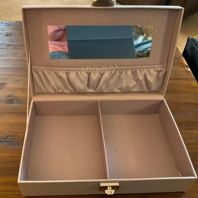 Jewelry box
