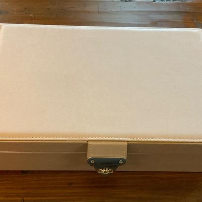 Jewelry box