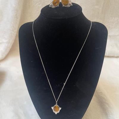 Vtg Sterling silver chain with tiger eye pendant. 20â€ & matching earrings