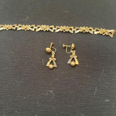 Vtg Bow tie bracelet  (7.5â€ ) with screw back earrings.
