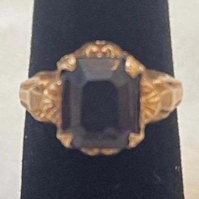 Vtg 14 K gold amethyst ring.