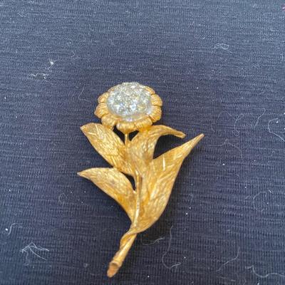 Vtg. Sunflower brooch with rhinestones in center. 1.5â€