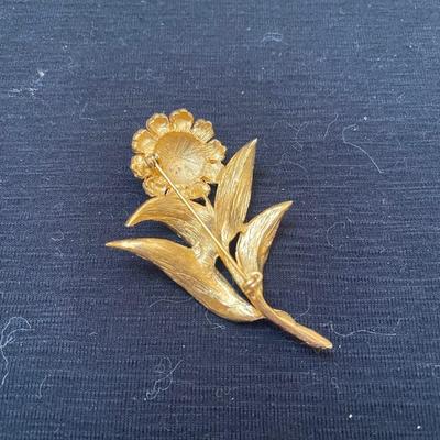 Vtg. Sunflower brooch with rhinestones in center. 1.5â€