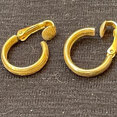 Vtg clip on hoop earrings