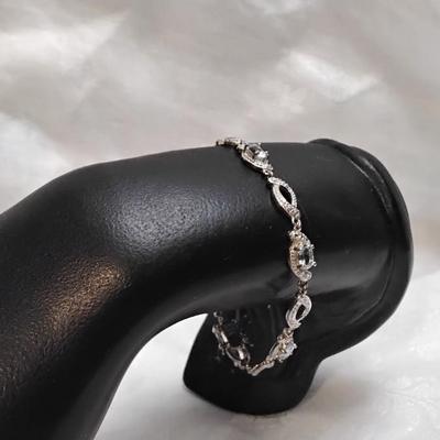 Attractive Ross Simons Diamonds And Aquamarine 7" Bracelet