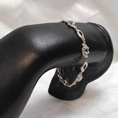 Attractive Ross Simons Diamonds And Aquamarine 7" Bracelet
