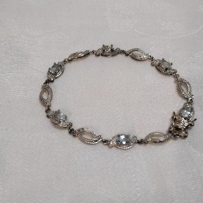 Attractive Ross Simons Diamonds And Aquamarine 7" Bracelet