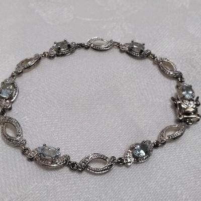 Attractive Ross Simons Diamonds And Aquamarine 7" Bracelet