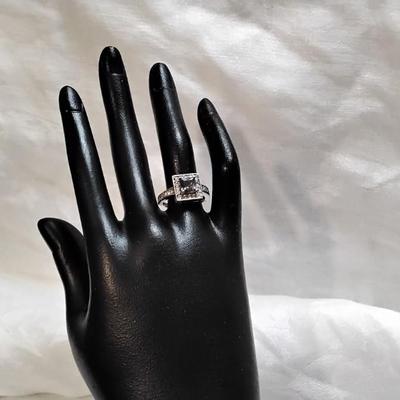 Mystifying Mystic Topaz Surrounded By White Sapphires 925 Ring Size 7