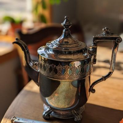 Impressive Reed & Barton Silver Plated Coffee/Tea Pot