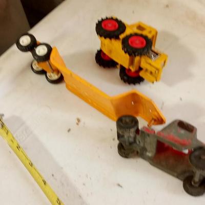 LOT 190    OLD TOY TRUCK AND TRAILER