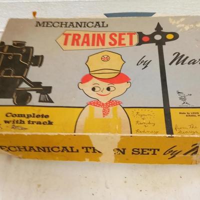 LOT 196     OLD MARX MECHANICAL TRAIN SET IN THE BOX