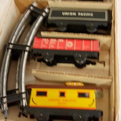 LOT 196     OLD MARX MECHANICAL TRAIN SET IN THE BOX