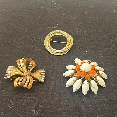 Lot of 3 Vtg brooches