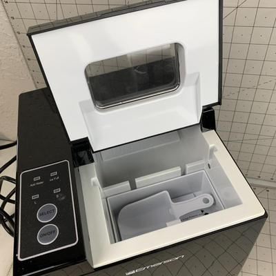 #38 Emerson Ice Maker