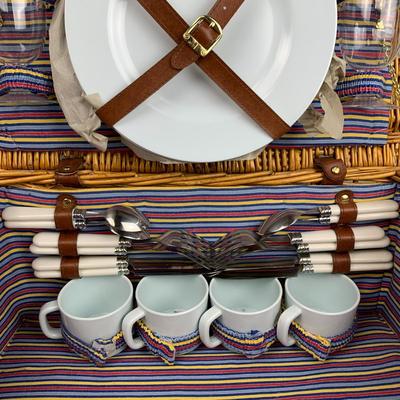 #39 Four Person Picnic Basket Set
