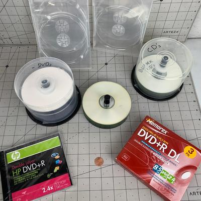 #74 CDs/Dvds