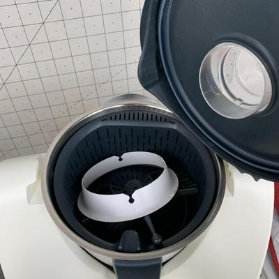#93 Thermomix With Attachments and Quilted Cover