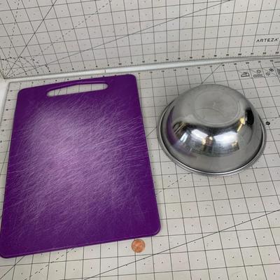 #106 Mixing Bowl and Cutting Board