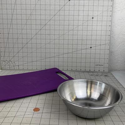 #106 Mixing Bowl and Cutting Board