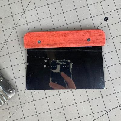 #107 Dough Scraper + Crinkle Cutting Set