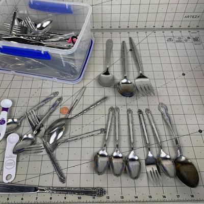 #125 Dining Utensils and Measuring Spoons