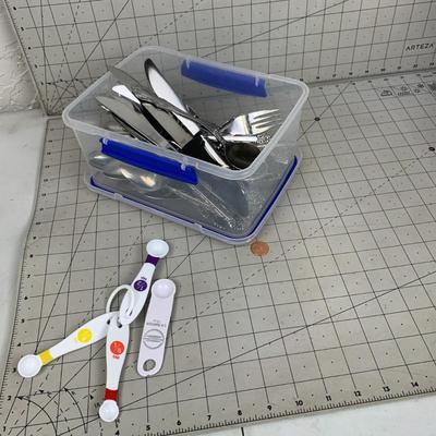 #125 Dining Utensils and Measuring Spoons