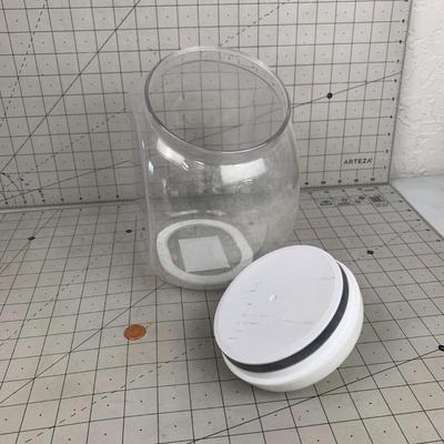 #126 Plastic Cookie Jar 
