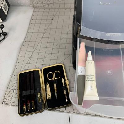 #149 Organizing Container With Nail Care Product
