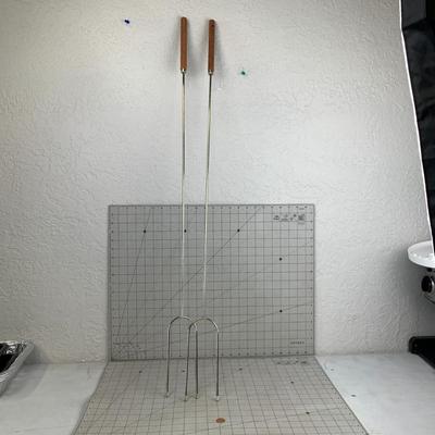 #182 Campfire Roasting Sticks