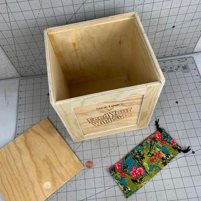 #189 Jack Links Wooden Box and Floral Glasses Sleeve
