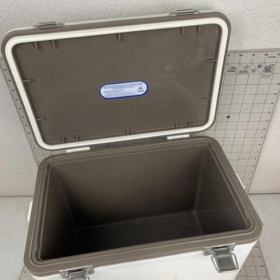 #212 19QT White Cooler