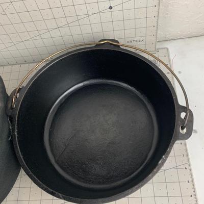 #246 Wenzel Cast Iron Pot With Carry Cover