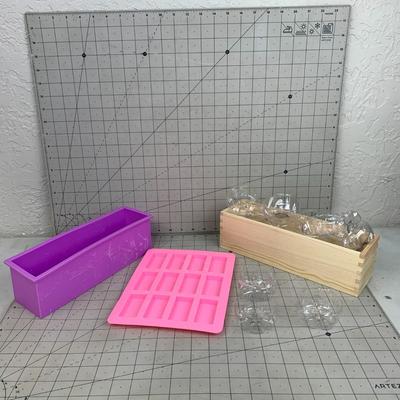 #254 Silicone Molds, and Plastic Cups