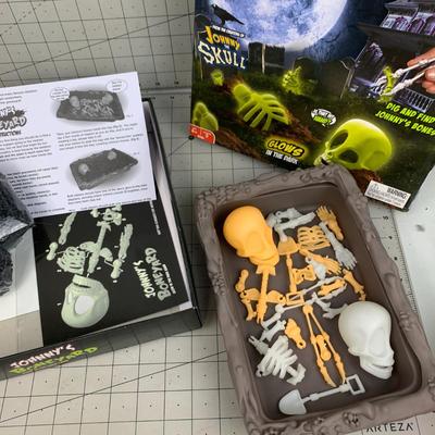 #264 Johnny's Boneyard Glow In The Dark Game