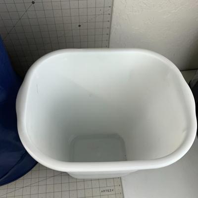 #307 Trash Can and Collapsable Blue Storage Tote