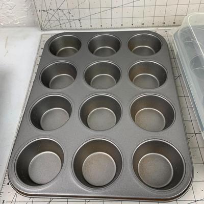 #320 Two Muffin Pans and Lid 