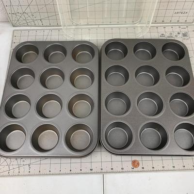 #320 Two Muffin Pans and Lid 