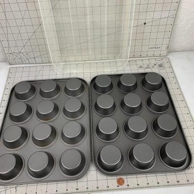 #320 Two Muffin Pans and Lid 